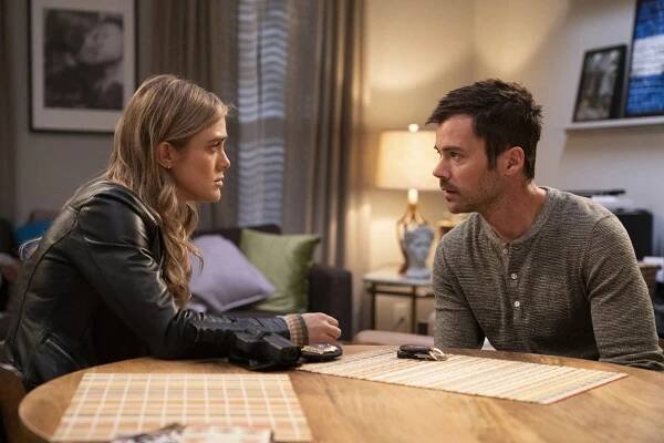 Manifest - Příruční zavazadlo - Z filmu - Melissa Roxburgh, Matt Long