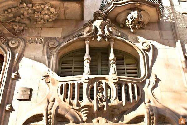 Art Nouveau as if from Gaudi's dream. The hidden Casa Comalat in Barcelona