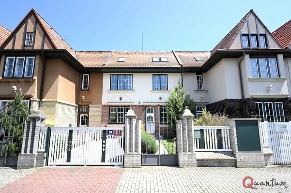 Pronájem krásné zrekonstruované vily 5+1, 240m2 se zahradou - Praha - Střešovice | Quantum reality
