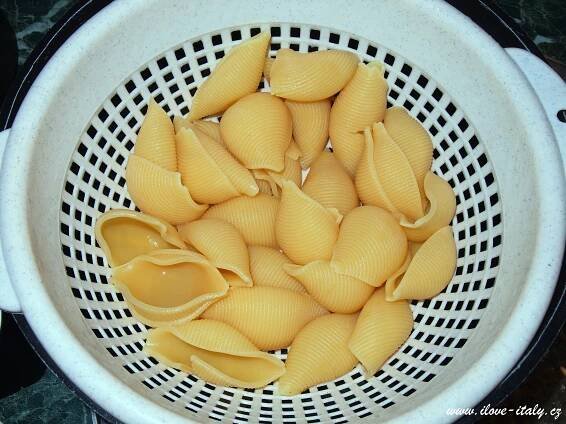 Conchiglioni con ricotta e spinaci (zapečené těstoviny se špenátem a ricottou) – I Love Italy