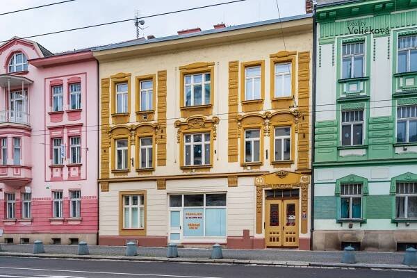Nabízíme luxusní mezonetový byt 3+kk v centru města Hradce Králové s vlastním park. stáním | Reality Veličková