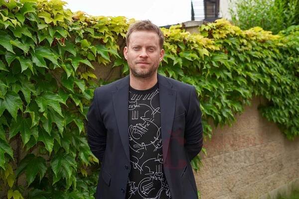 Jakub Prachař a Sara Sandeva natáčí komediální seriál o mužích a ženách Jakub a Sara | Červenýkoberec.cz