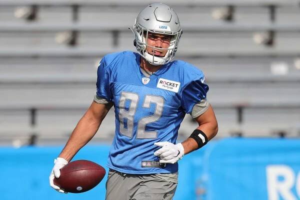 Chad Hansen #82 of the Detroit Lions looks across the field during Training Camp on July 30, 2021 in Allen Park, Michigan