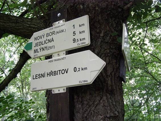Fotogalerie turistické rozcestí Nový Bor - u lesního hřbitova - turistické rozcestí Nový Bor - u lesního hřbitova - č. 580506