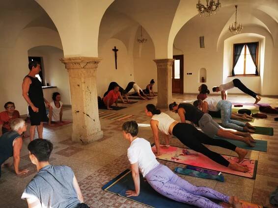 Jóga víkend v klášteře 25.-28. září 2025 - www.ashtanga.cz
