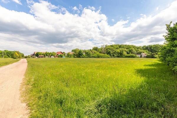 Prodej stavebního pozemku, 2204 m2 - Holice - Kamenec | Reality.iDNES.cz 