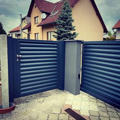 Vjezdové hliníkové brány - Křídlové brány | Tech-morava.cz