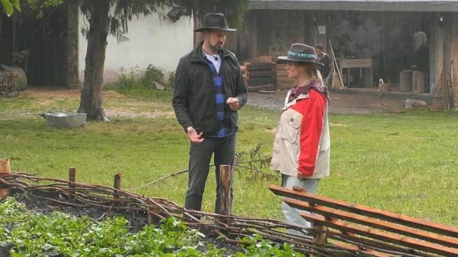 Farmáře ruší chrápaní, to by chtělo více zabrat přes den. A zase se vše točí kolem Mary