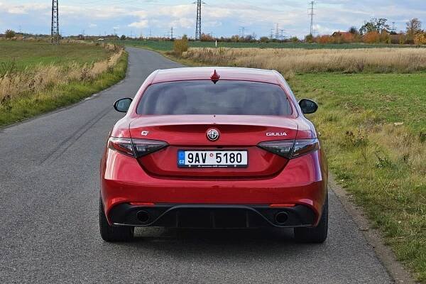Test Alfa Romeo Giulia Veloce 2,0 Turbo Q4 (2023)