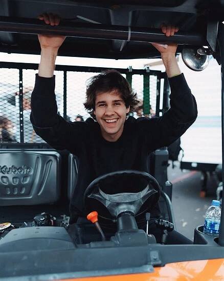 David Dobrik: Téměř zabil kamaráda, soudí ho o miliony dolarů