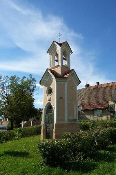Kaple se zvoničkou v Třebonicích