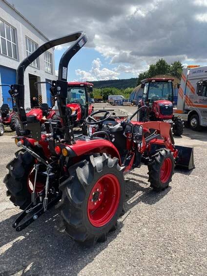 TRAKTOR TYM 2500L | ZTS Dvůr Králové nad Labem