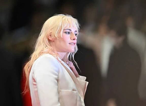 Herečka a režisérka Kristen Stewartová v Cannes.