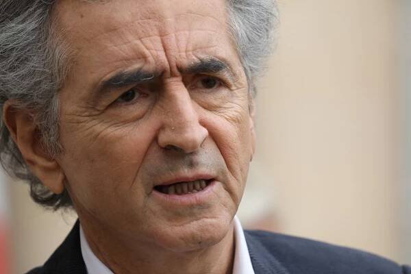 VIDÉO - Guerre en Ukraine : échange tendu entre Dominique de Villepin et Bernard-Henri Lévy