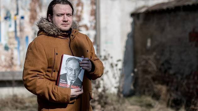 Historik Michal Macháček: Husák si myslel, že to s kremelskými dědky uhraje