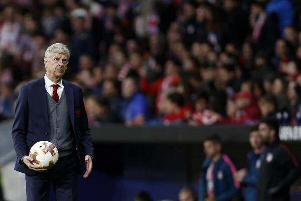 Wenger se na rozloučenou trofeje nedočká, Arsenal skončil. S Atlétikem jde do finále Marseille