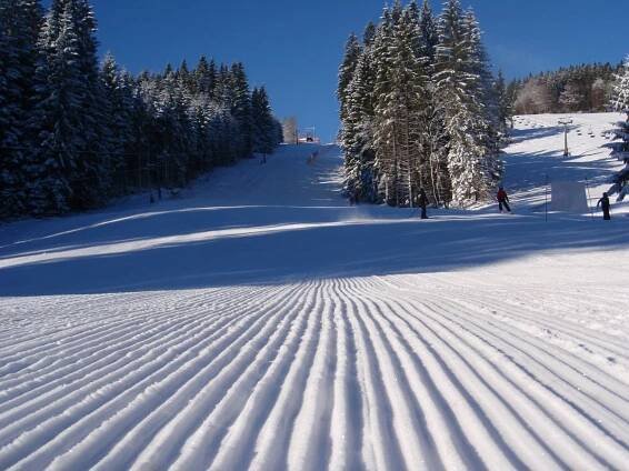 Sjezdovky, lanovka a vleky - Ski Park Gruň - rekreační středisko v Beskydech