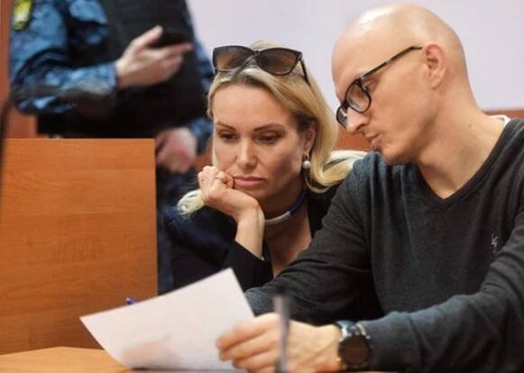 Novinářka Marina Ovsjannikovová u moskevského soudu