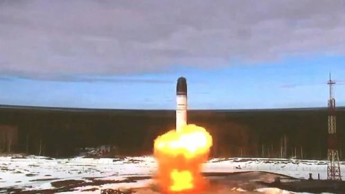 Rusko otestovalo mezikontinentální raketu Sarmat. Ve světě nemá obdoby, uvedl Putin