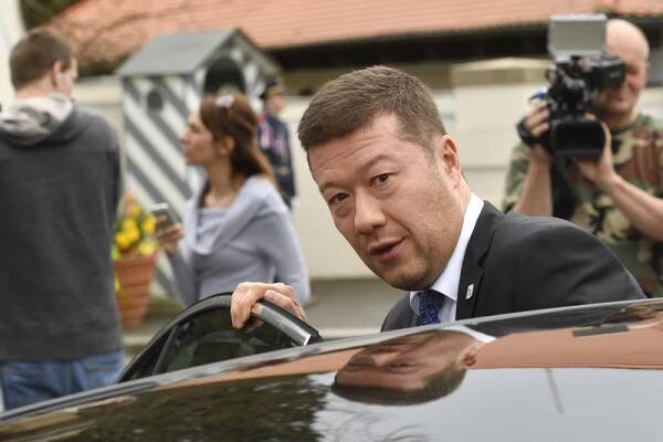 Okamura sám sebe usvědčil ze lži. Ani o tom neví