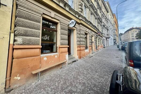Pivovar Chříč - podniková prodejna foto 1