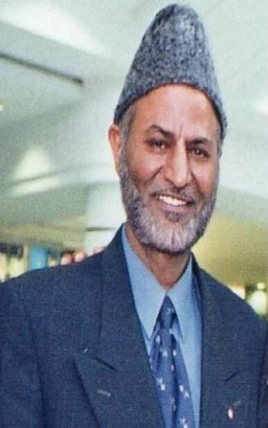 Read more about the article Message from Malik Lal Khan, Engineer, Amir Jamaat-e-Ahmadiyya, Canada