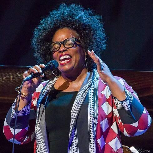 Dianne REEVES