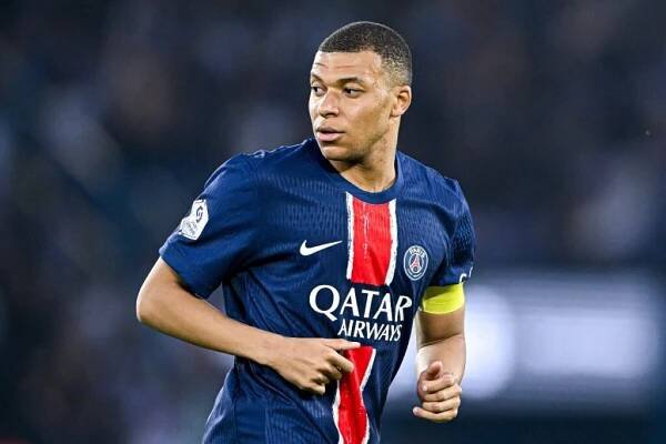 Photo of Kylian Mbappé playing for PSG