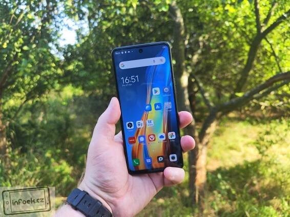 RECENZE: TECNO Spark 8 Pro – 128 GB úložiště a 33W nabíjení do 4 tisíc Kč – Infoek.cz