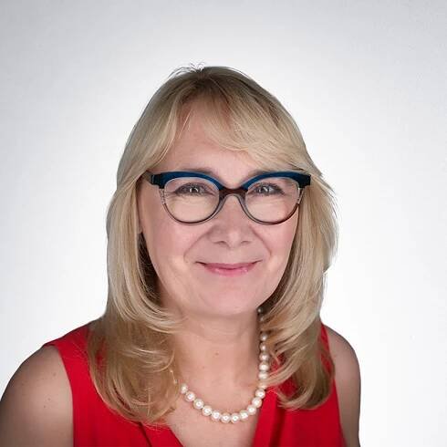 Julia brings over 25 years of international experience in architecture, interior design and project management. Her exceptional leadership talent has helped clients in global workplace projects primarily for the technology sector, as well as building renovations and repositioning projects, all ranging in size from 5,000 – 400,000 square feet in multiple locations. She likes to roll up her sleeves and get involved in the full design process and is most at home focusing on taking care of clients and staff and providing mentorship and guidance.She hails from London where her first job was demonstrating gyroscopes in Petticoat Lane Market which paid her way through architecture school and taught her you can do anything with sheer enthusiasm and grit. At home in San Francisco she can be found scootering around North Beach on her Vespa that she won in a raffle (she always wins raffles) and hosting games nights with her games obsessed family and multiple animals.Julia currently serves on the CoreNet Northern California Leadership Council as the Co-Chair to the Programs Committee and has served in the Board of the International Interior Design Association NC, the YMCA, and the Museum of the African Diaspora. Key clients with whom Julia has worked include Apple, Google, UBM,EA, Autodesk, Zynga, Workday, Nokia, GoPro and MoAD – all favorite clients of course!