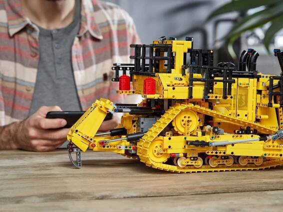 Cat D11 – největší LEGO buldozer v historii | Matyho kostky