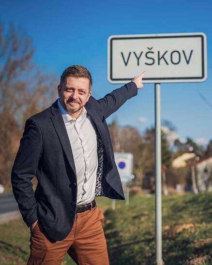Rakušan šil do Babiše: „Nežerte mu to.“ Sám to ale schytal, v autě se nepřipoutal cestou na debatu!
