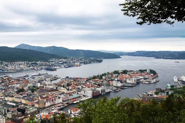 Pohled na město Bergen v Norsku | kotangens/123RF.com