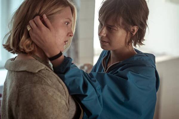 Mädät omenat - Högt i det blå - Z filmu - Satu Tuuli Karhu, Sonja Kuittinen