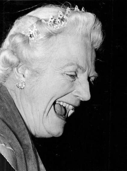 Clementine Churchill vedla kampaň za právo žen volit. Po manželově smrti jí byl udělen doživotní titul baronky Spencer-Churchill. Dožila se 92 let.