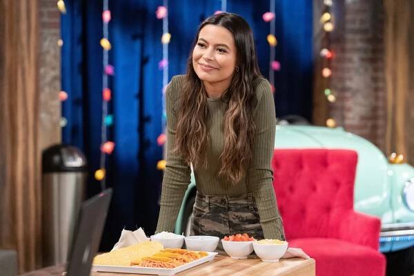 Miranda Cosgrove - Actress, Singer