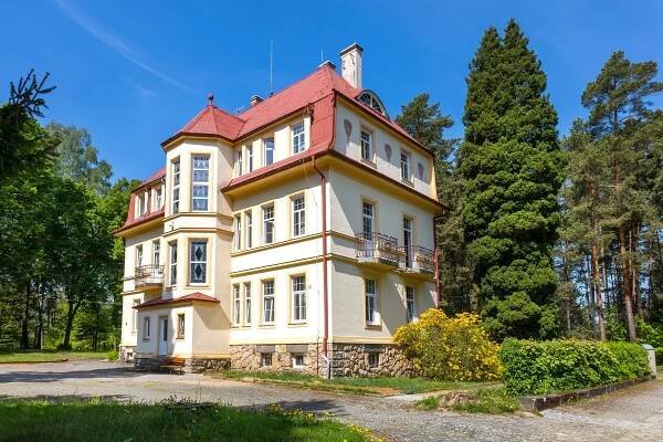 Zapomeňte na přeplněné Karlovy Vary. Tohle lázeňské město je krásnější a levnější - SportDeník