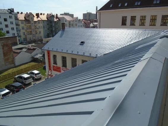 Renovační nátěr plechové střechy | VÍDENSKÝ | RENOVAČNÍ NÁTĚRY STŘECH