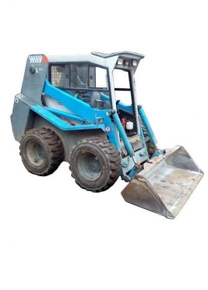 Smykový nakladač LOCUST 752 s obsluhou
