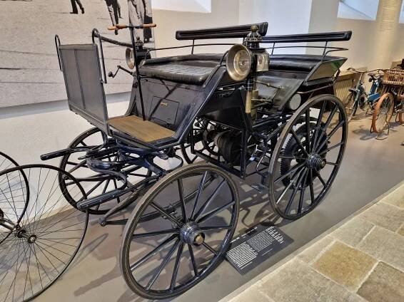 Nejdelší česká motorka i zapomenutý moderní Wartburg. K vidění jsou kousek od hranic