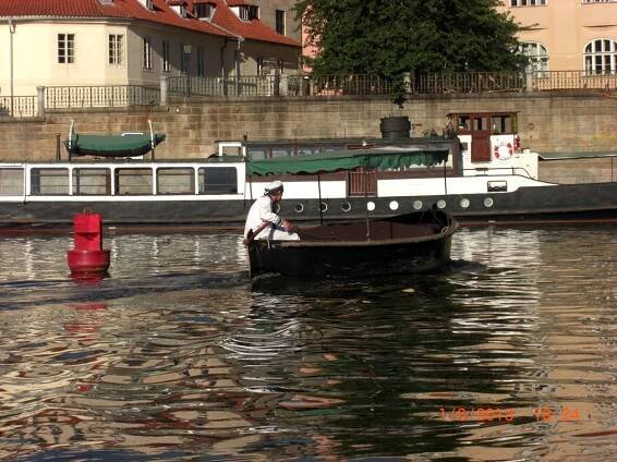 Fotky akce: Projížďka na šlapadlech v Praze na Vltavě.