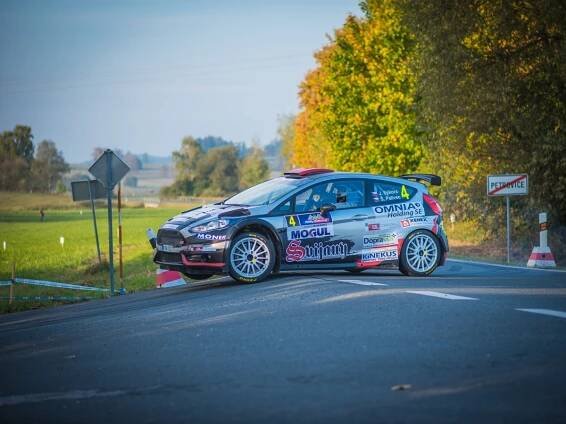Trněný ovládl Rallye Klatovy, favorizovaný Pech do cíle nedojel