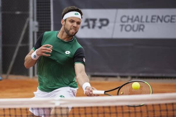 Veselý vstoupil do challengeru v Prostějově výhrou nad Menou, dalším Čechům se nedařilo