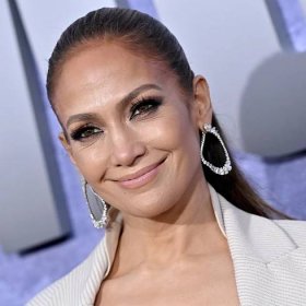 Screw Pumpkin Spice, Jennifer Lopez Is Wearing "Chai Latte Chic" Nails for Fall — See the Photos