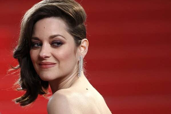 Marion Cotillard, na niž prý Jolie žárlí.
