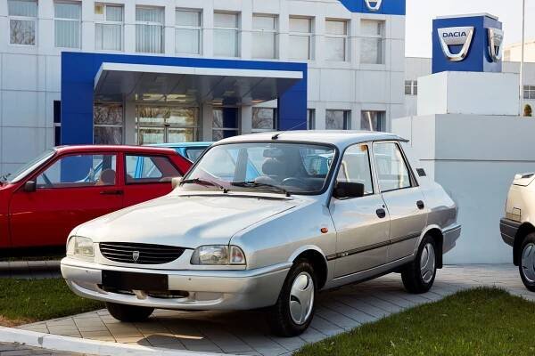 Před padesáti lety vyjela v Rumunsku první Dacia. Zatracovaná automobilka je dnes světový hit