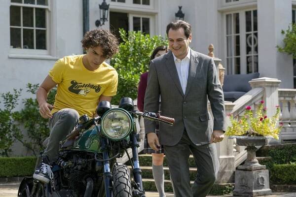 Benjamin Hassan Wadsworth as Rocco Baxter and Michael Stuhlbarg as Tommy Baxter