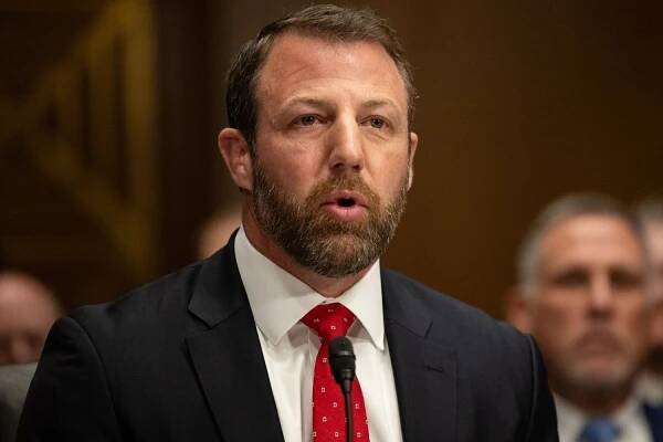 Senator Markwayne Mullin (R-OK) introduces Former Congresswoman Lori Chavez-DeRemer (R-OR), nominee to be Secretary of Labor, during her confirmation hearing in front of the Senate Health, Education, Labor, and Pensions committee in Washington, DC on February 19, 2025. 