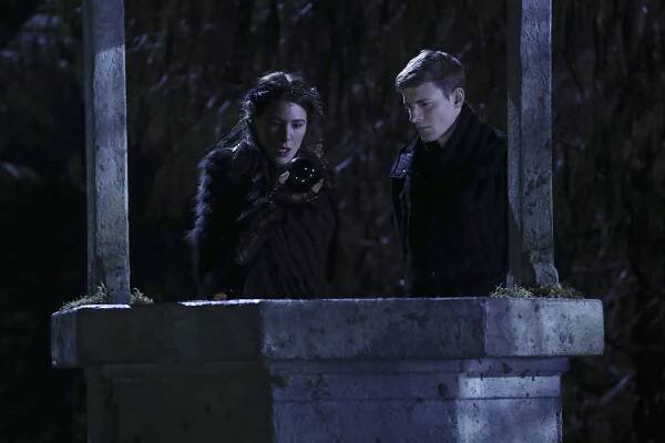 Bylo, nebylo - Tam, kde létají modří ptáčci - Z filmu - Jaime Murray, Giles Matthey