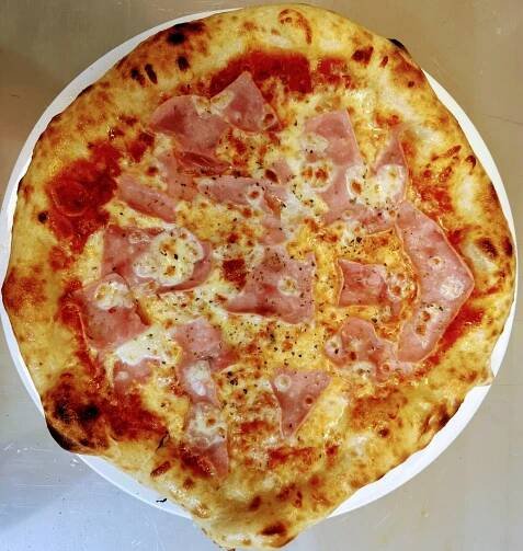 Pizza podle výběru z 9 druhů pro 1 nebo 2 osoby: sýrová, salámová, hawaii aj.